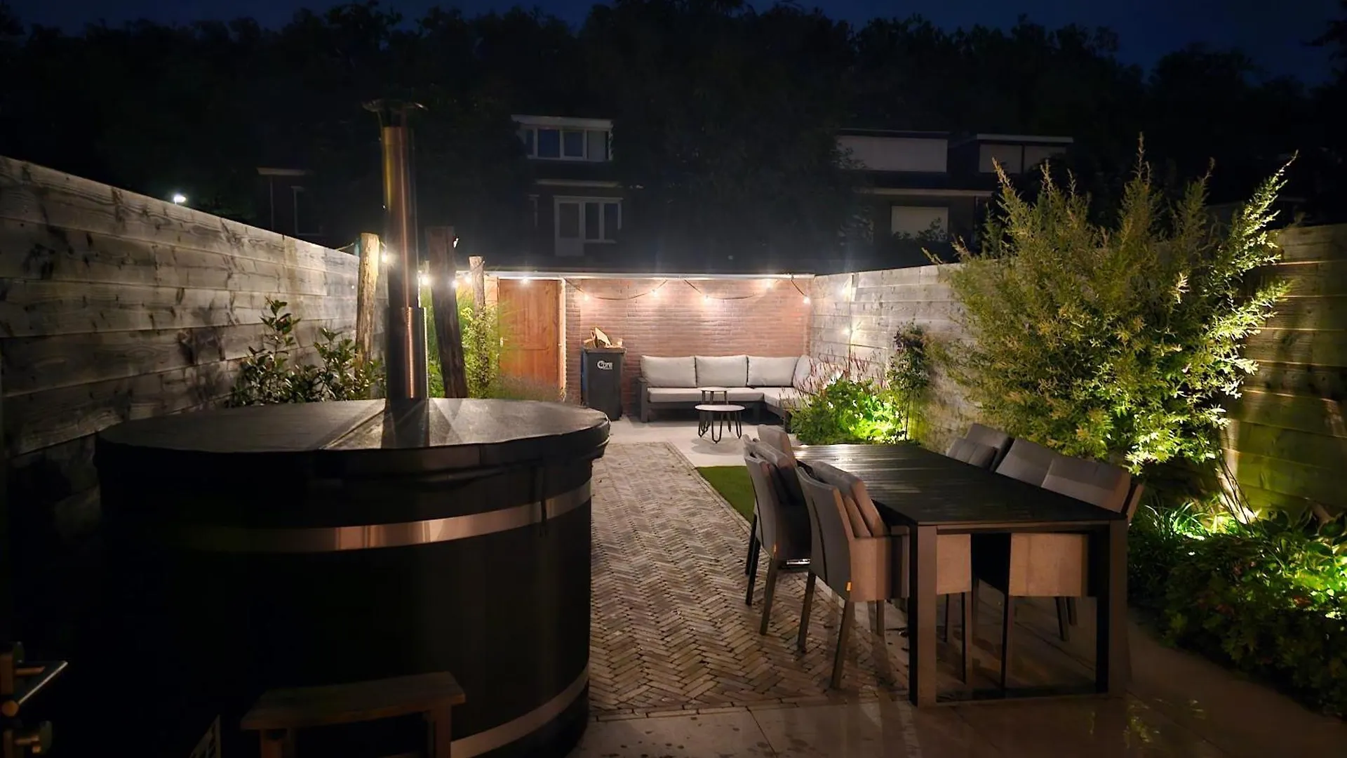 Moderne Gedeelde Woning Met Hottube, Dicht Bij Het Centrum contacts
